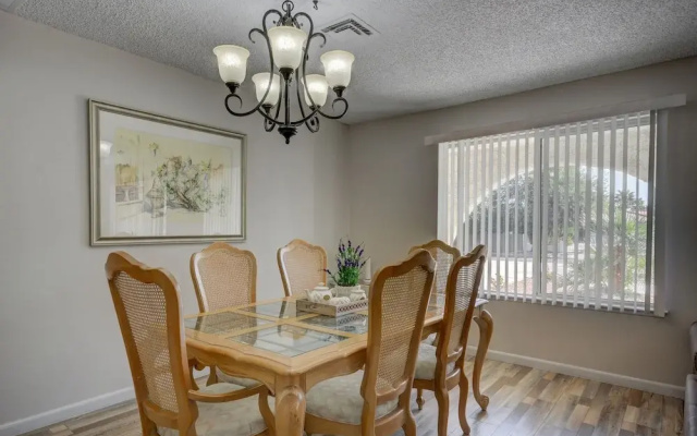 photo 5 of Luxurious 4BR House with Large Pool Near Strip