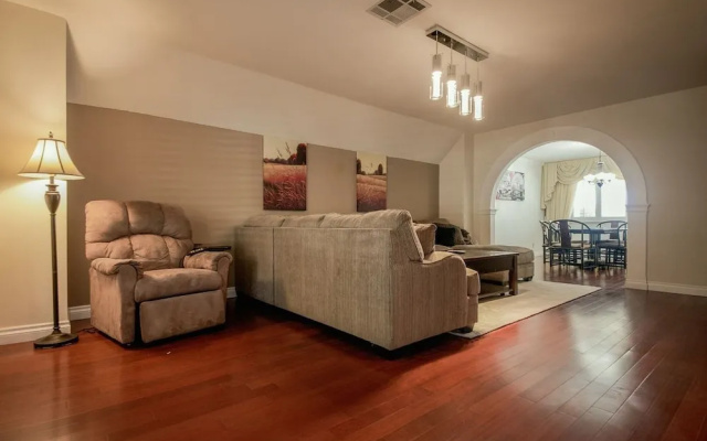 photo 2 of Luxurious 5BR near Las Vegas Strip