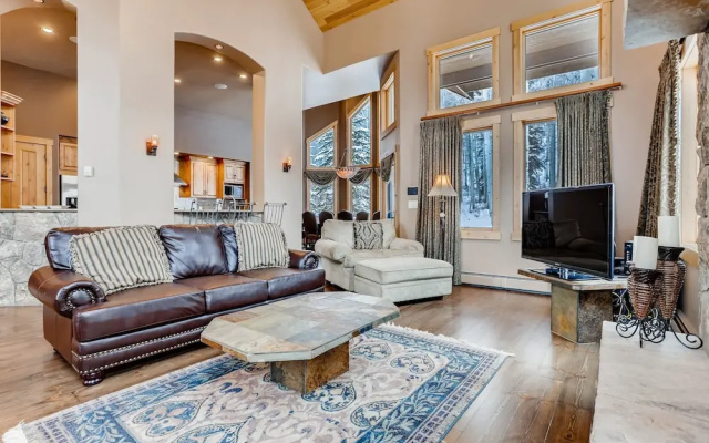photo 2 of Luxurious All-suite Ski W/ Hot Tub 5 Bedroom Duplex