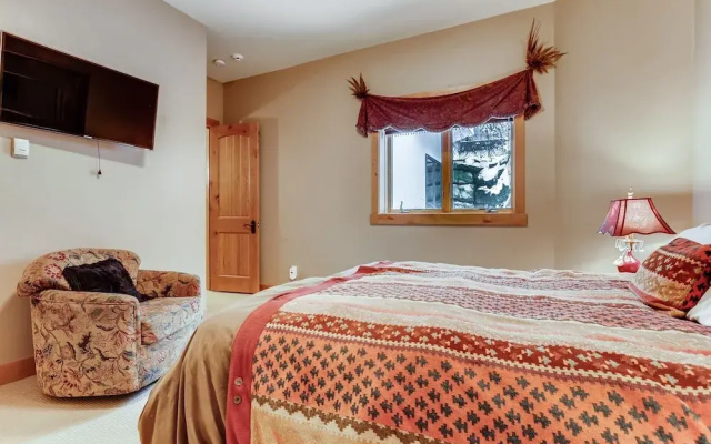 photo 3 of Luxurious All-suite Ski W/ Hot Tub 5 Bedroom Duplex