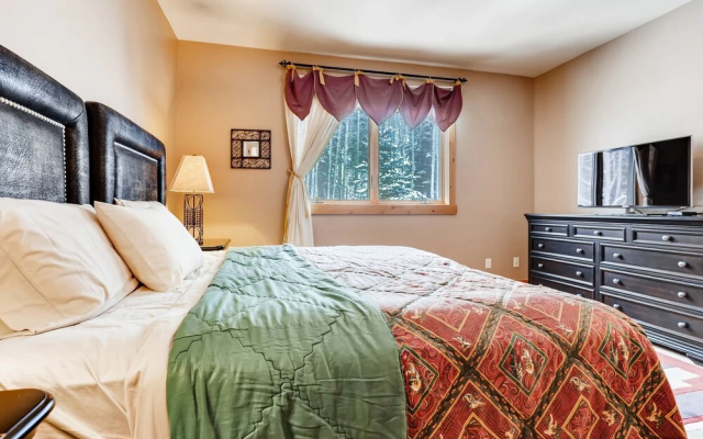 photo 4 of Luxurious All-suite Ski W/ Hot Tub 5 Bedroom Duplex
