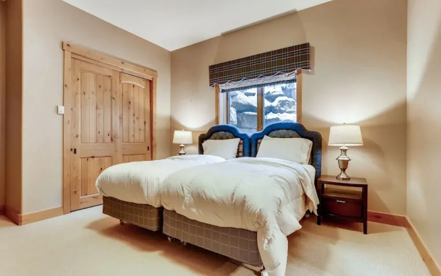 photo 5 of Luxurious All-suite Ski W/ Hot Tub 5 Bedroom Duplex