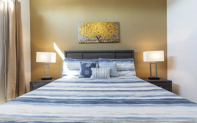 photo 3 of Luxurious King Bed Living Midtown Fully Equipped Condo