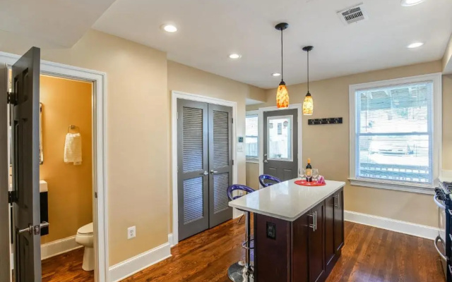 photo 2 of Luxurious DC Townhome ideal for Large Families plus Free Parking