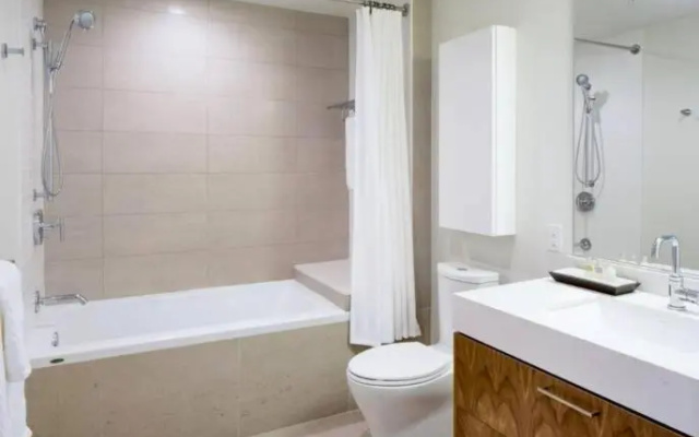 photo 3 of Luxurious Highrise 2b 2b Apartment Heart Of Downtown LA