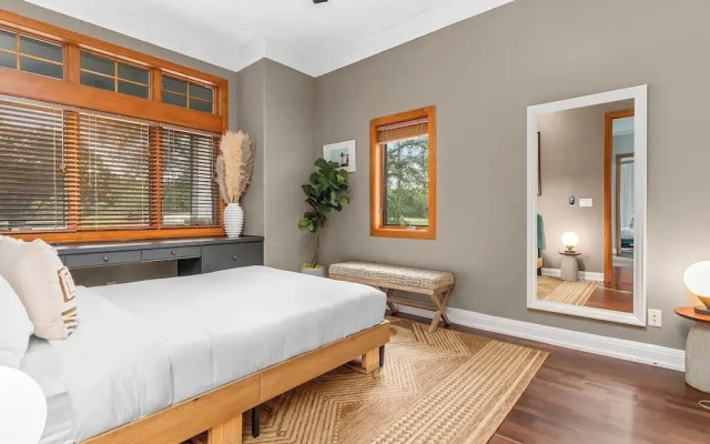 photo 3 of Luxurious Lake Park House: Sleeps 25, Pool, Hot-tub, Firepit and Game Room!