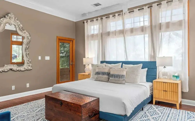 photo 4 of Luxurious Lake Park House: Sleeps 25, Pool, Hot-tub, Firepit and Game Room!