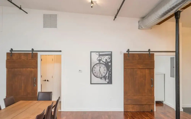 photo 5 of Luxurious Million-dollar Condo w/ Perfect Location