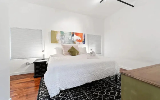 photo 2 of LUXURIOUS Million-Dollar Penthouse