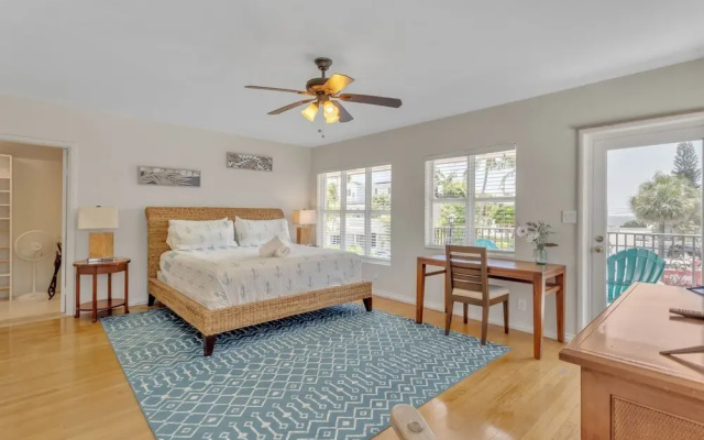 photo 4 of Luxurious Oasis In Fort Lauderdale's Heart 5 Bedroom Home by RedAwning