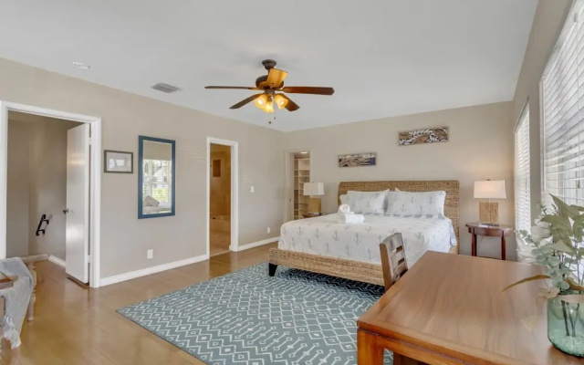 photo 5 of Luxurious Oasis In Fort Lauderdale's Heart 5 Bedroom Home by RedAwning