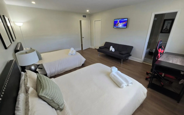 photo 2 of Luxurious & Spacious Townhouse in Prime Location