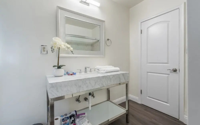 photo 2 of Luxurious Studio City Home