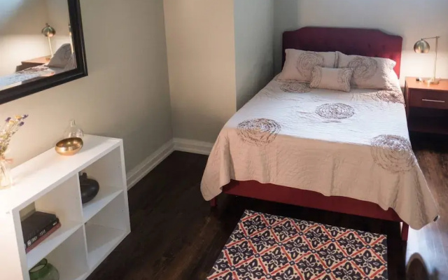 photo 2 of Luxury 2 Bedroom Downtown Apartment
