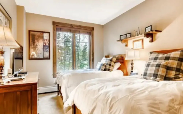 photo 2 of Luxury 2 Bedroom Mountain Vacation Residence With Hot Tub, Pool, and Easy Access to Ski Slopes