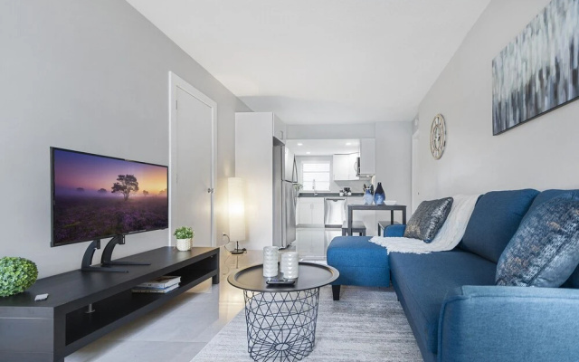 photo 2 of Luxury 2bd2bth apt near beach and port