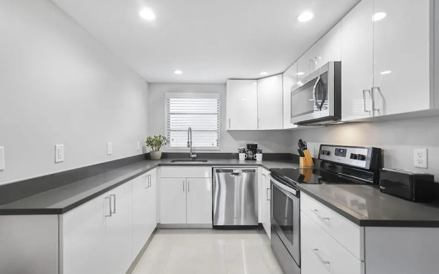 photo 5 of Luxury 2bd2bth apt near beach and port