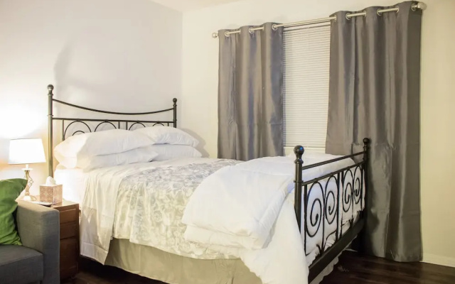 photo 4 of Luxury 2 Bed Condo Near Downtown