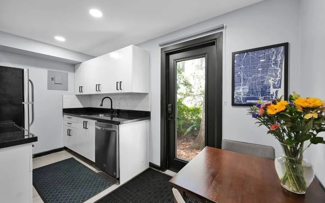 photo 2 of Luxury 2-bedroom Villa in Wilton Manors