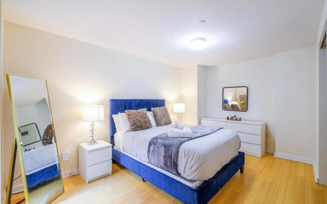photo 5 of Luxury 2BR + 100 Walkscore | Theatre District | Evonify