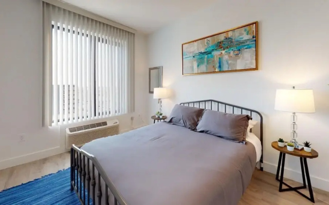 photo 2 of Luxury 2BR 30 Mins to Manhattan Evonify