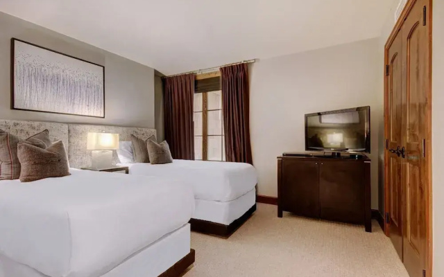 photo 3 of Luxury 2BR+Den Ritz-Carlton Residence by RedAwning - Save 20% on 7+ Nights!