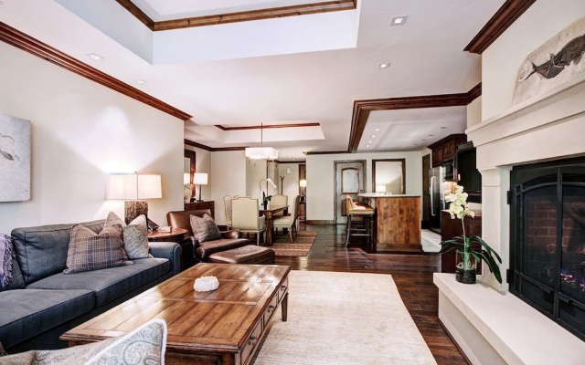 photo 2 of Luxe 2BR+Den Ritz-Carlton Residence Quiet Location by RedAwning - Save 20% on 7+ Nights!