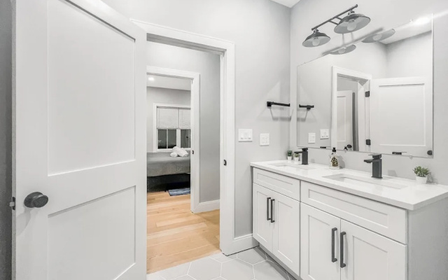 photo 4 of Luxury 3BD 2BA Near Logan Airport and T Station