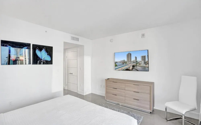 photo 5 of Luxury 3Bd Apartment Beachwalk