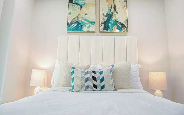 photo 5 of Luxury 3BD Rooftop Home in Dwtwn HTX.