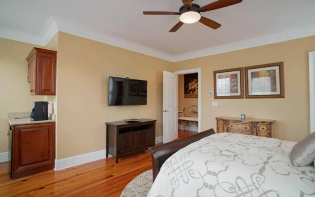 photo 3 of Luxury 3Bed Townhome in Historic Downtown Savannah