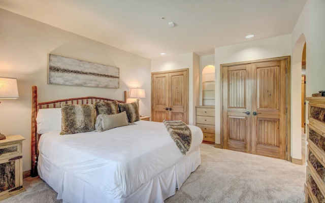 photo 4 of Luxury 4 Bed Pines Townhome Amongst The Peace And Quiet 4 Bedroom Townhouse by RedAwning