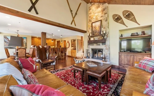 photo 2 of Luxury 4 Bedroom Penthouse Residence in Beaver Creek Village