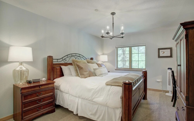 photo 2 of Luxury 4 bedroom Premier Residence at St James Place 4 Condo by RedAwning