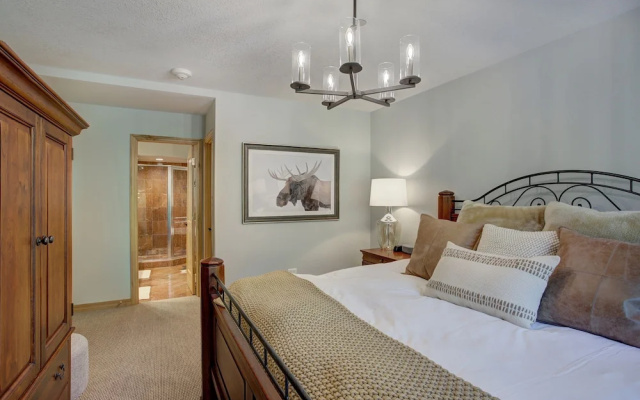 photo 3 of Luxury 4 bedroom Premier Residence at St James Place 4 Condo by RedAwning