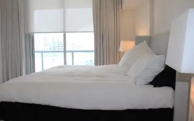 photo 2 of Luxury 45th Floor Suite at Icon