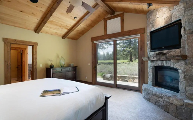 photo 3 of Luxury 4bd Residence on Old Greenwood Golf Course. Free Grocery Delivery!