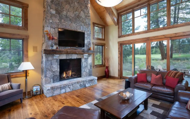 photo 5 of Luxury 4bd Residence on Old Greenwood Golf Course. Free Grocery Delivery!