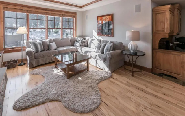 photo 3 of Luxury 4BD Village at Northstar Residence - Iron Horse South 412