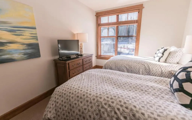 photo 4 of Luxury 4BD Village at Northstar Residence - Iron Horse South 412