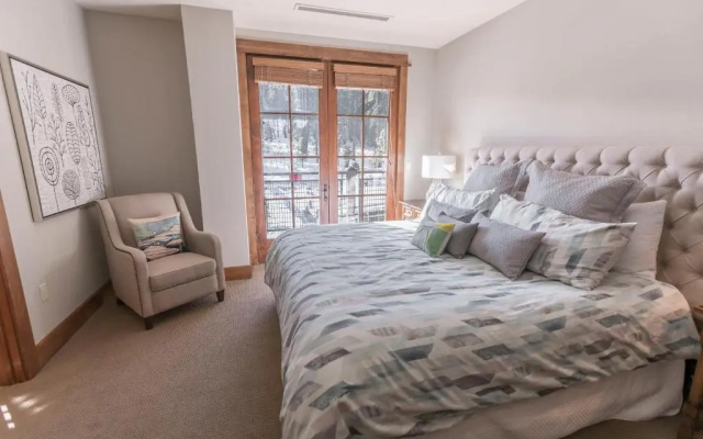 photo 5 of Luxury 4BD Village at Northstar Residence - Iron Horse South 412