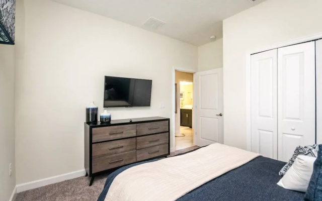 photo 2 of Luxury 5 Bed Townhome With Pool 5 Bedroom Townhouse by RedAwning