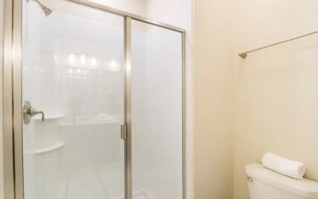 photo 5 of Luxury 5 Bed Townhome With Pool 5 Bedroom Townhouse by RedAwning