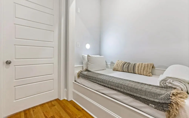 photo 2 of Chic 4 BR Condo - Large Pool - Perfect Location