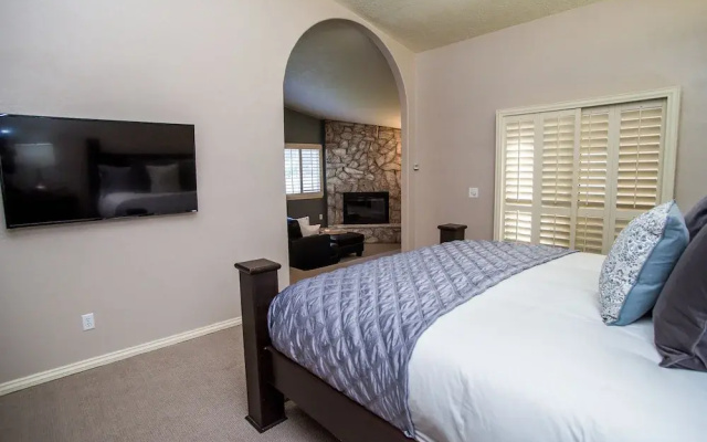 photo 5 of Luxury 6BR 10min to LV Strip Sleeps 20