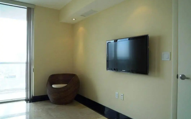photo 5 of Luxury Apartments at 50 Biscayne