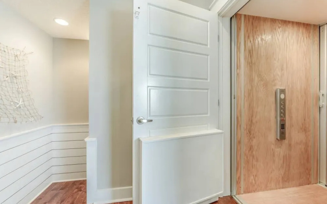 photo 3 of Luxury Beach House I - With Elevator