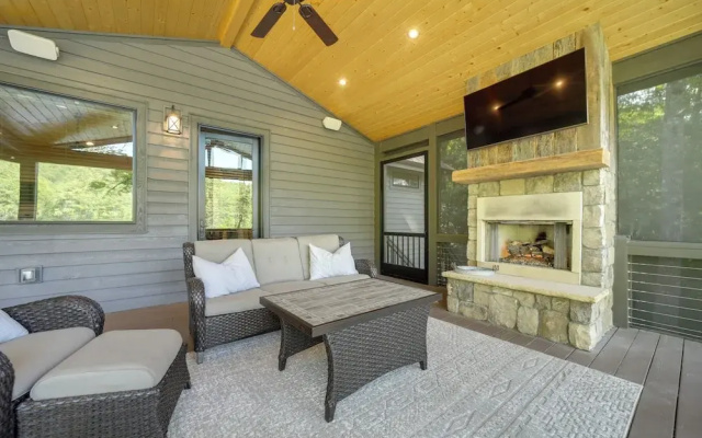 photo 2 of Grill + Water Views: Chinquapin Resort Home