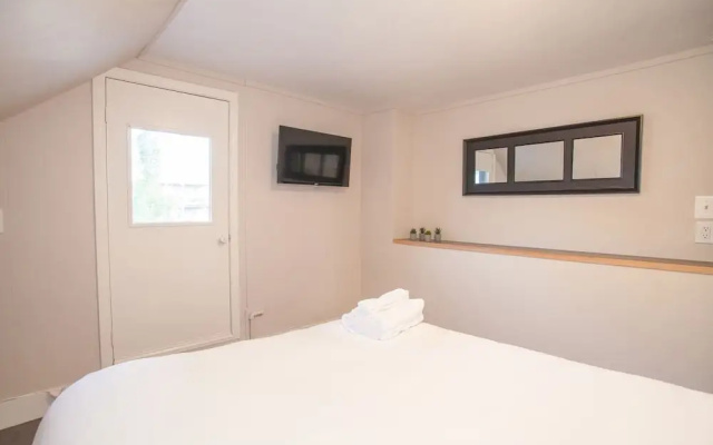photo 2 of Luxury Collection-4 Bedroom 3 Full-bathroom-boston