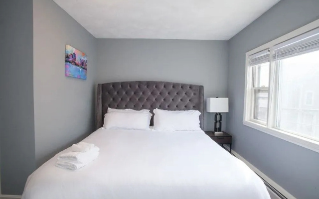 photo 3 of Luxury Collection-4 Bedroom 3 Full-bathroom-boston